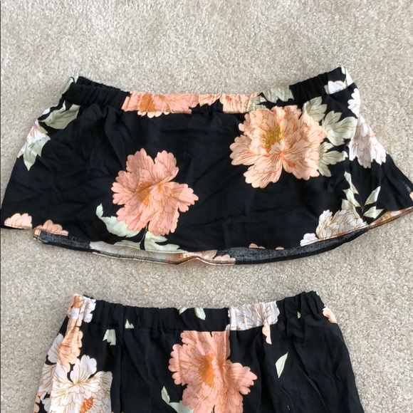 Adorable two piece floral set! Size 6 - Picture 3 of 4